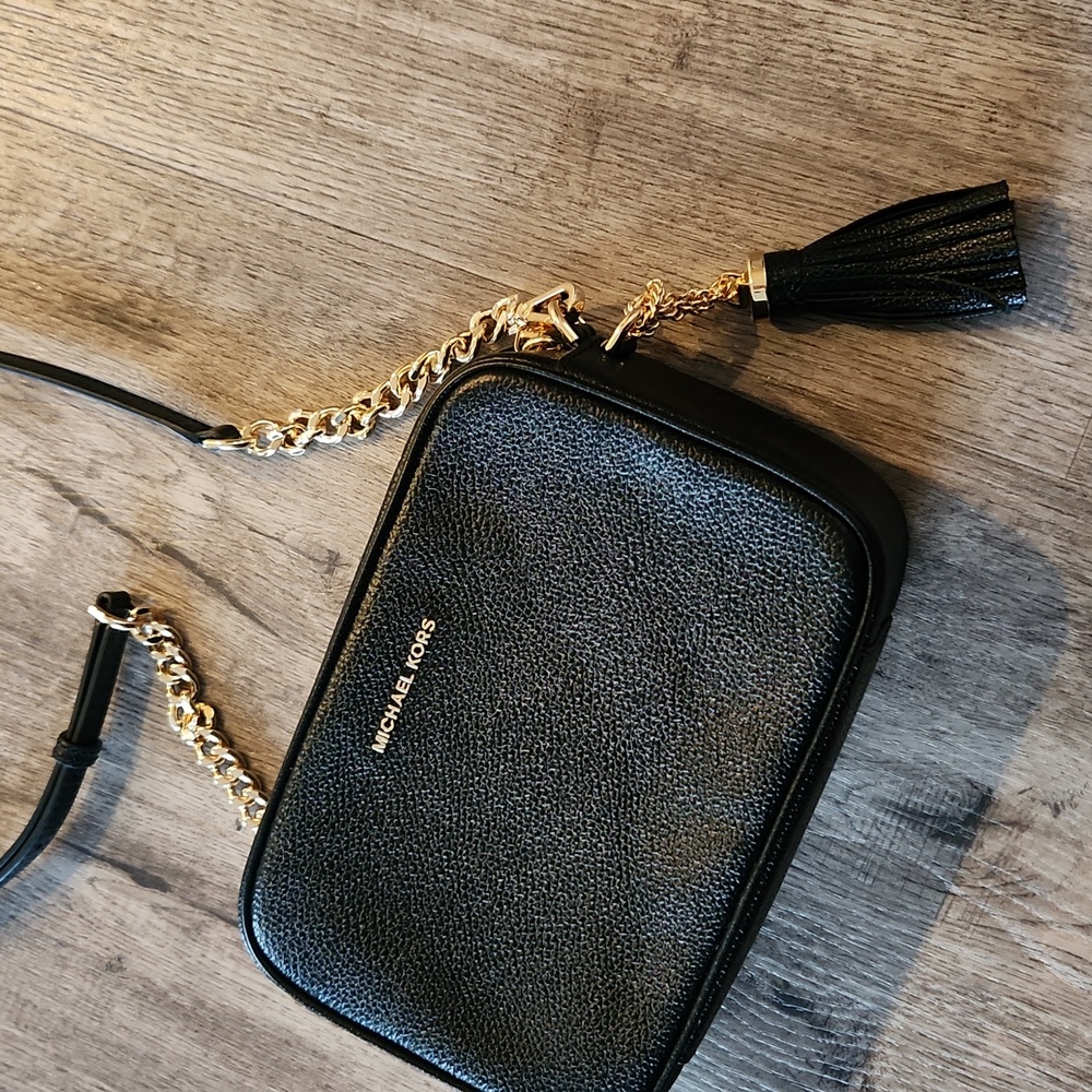 Like new condition- Michael Kors Crossbody bag